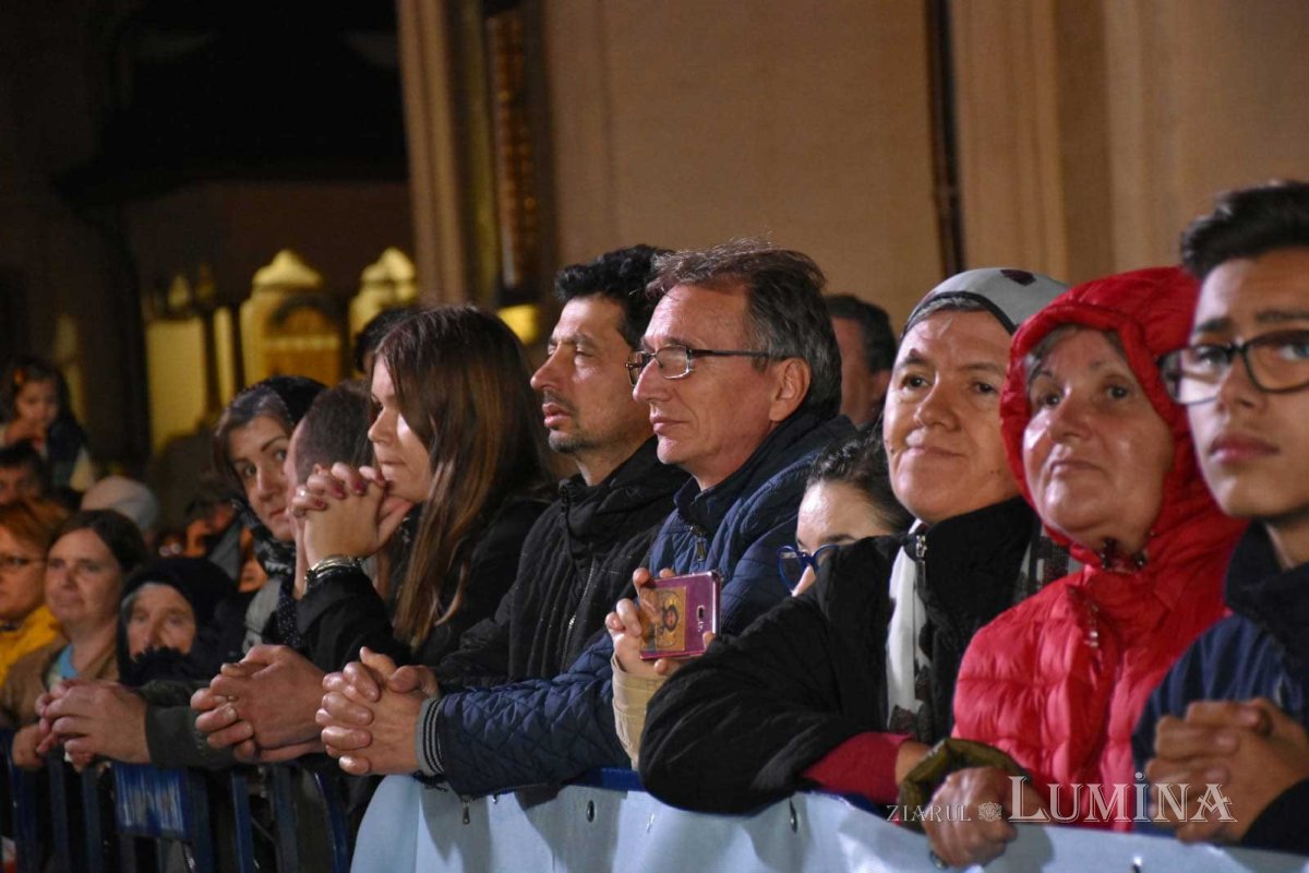 Rugăciuni la ceas de seară pe Colina Bucuriei 130477