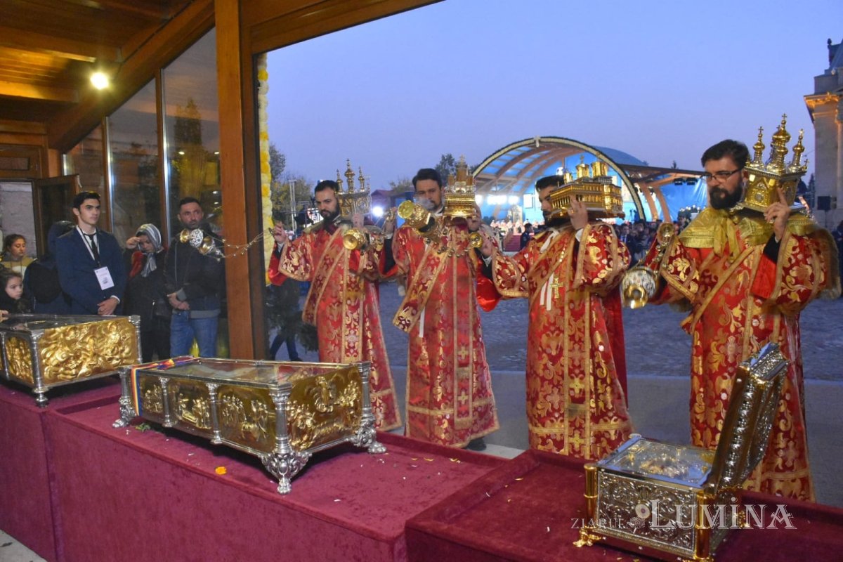 Rugăciuni la ceas de seară pe Colina Bucuriei 130677