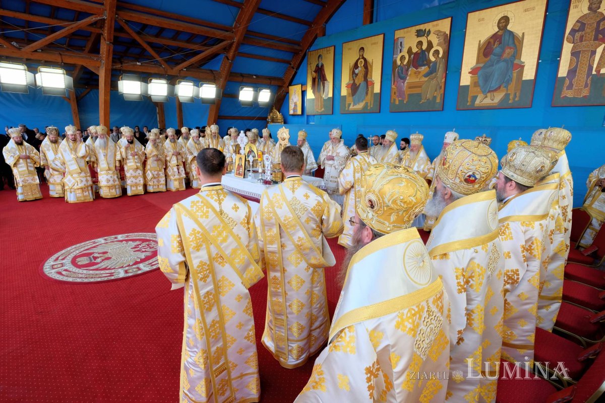 Chipurile luminate ale credincioșilor, frumusețea hramului 130500