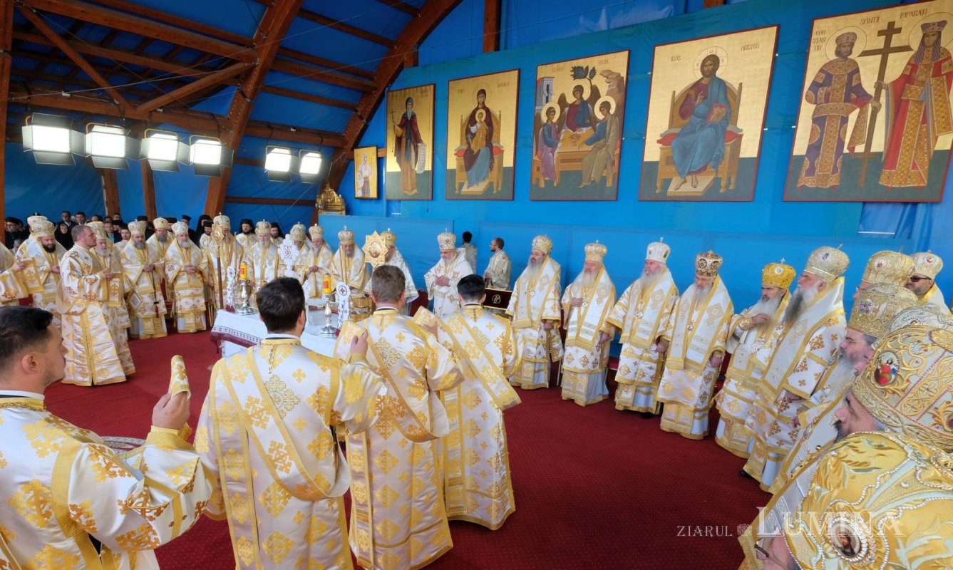 Chipurile luminate ale credincioșilor, frumusețea hramului 130501