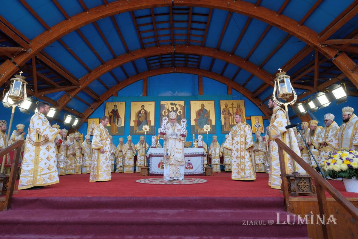 Chipurile luminate ale credincioșilor, frumusețea hramului 130503