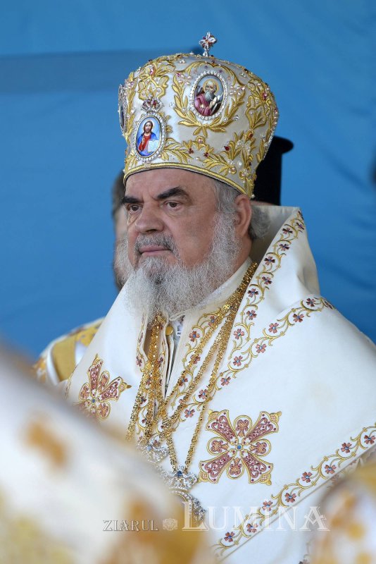 Chipurile luminate ale credincioșilor, frumusețea hramului 130506