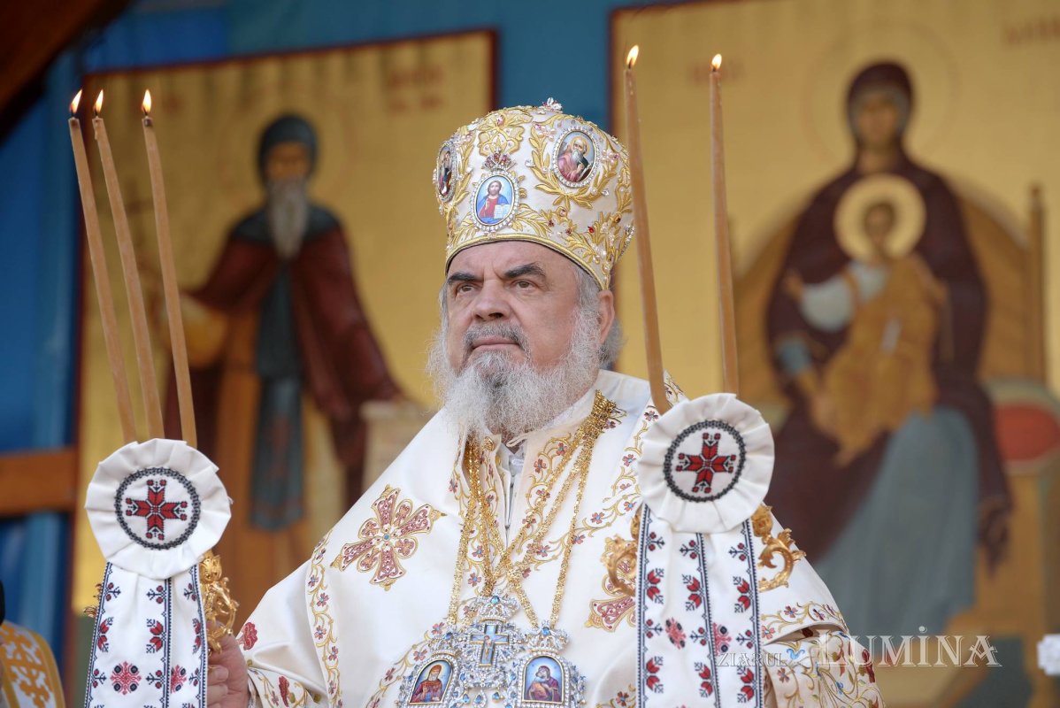 Chipurile luminate ale credincioșilor, frumusețea hramului 130507