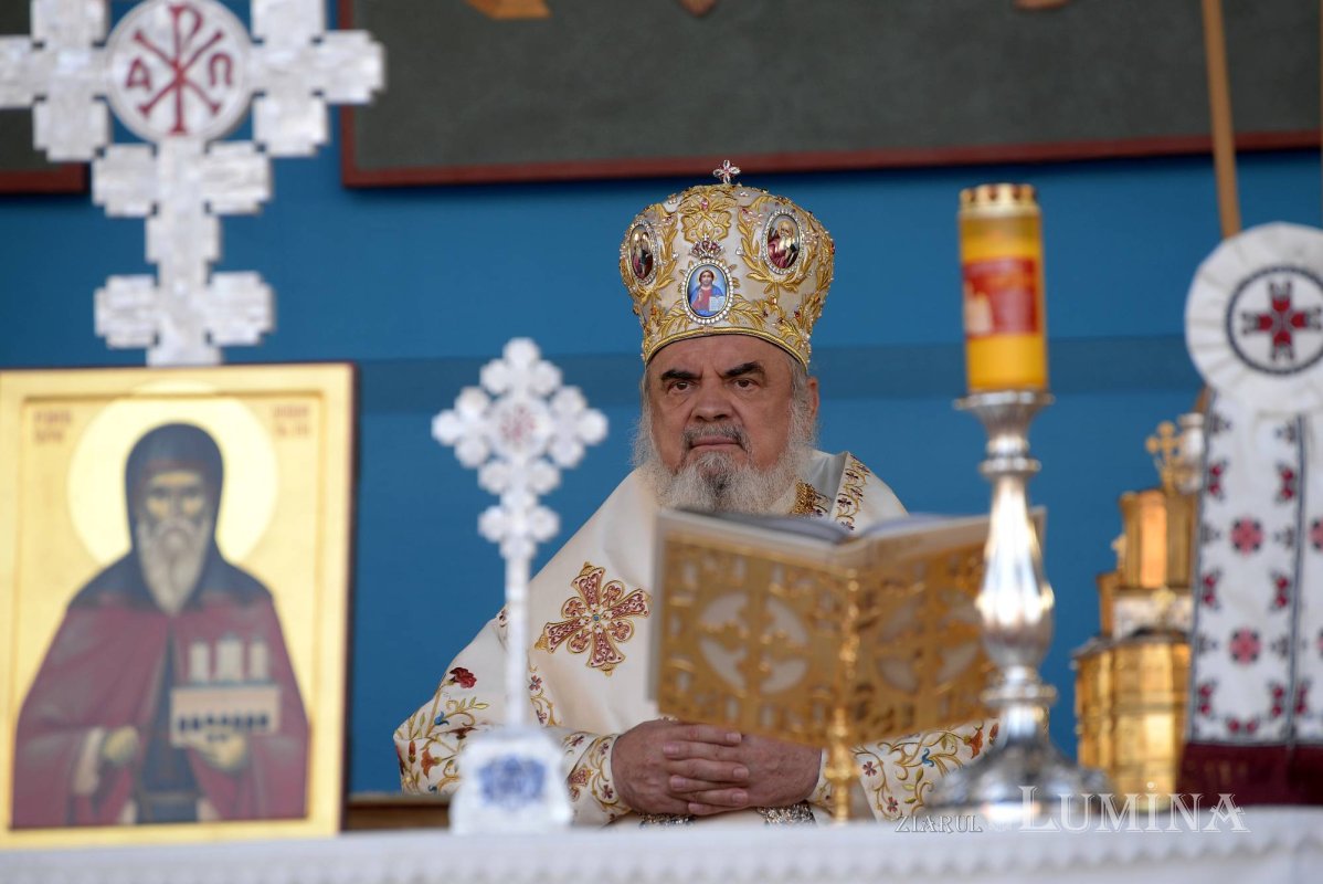 Chipurile luminate ale credincioșilor, frumusețea hramului 130509