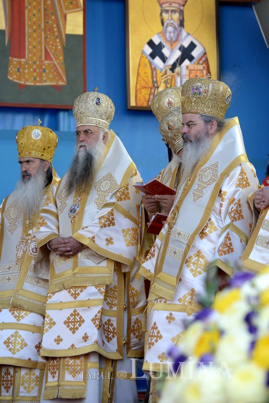 Chipurile luminate ale credincioșilor, frumusețea hramului 130510