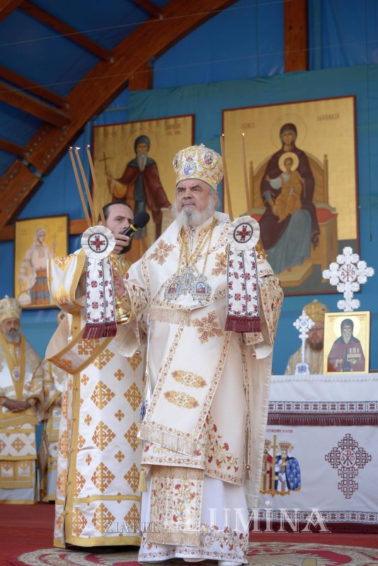 Chipurile luminate ale credincioșilor, frumusețea hramului 130511