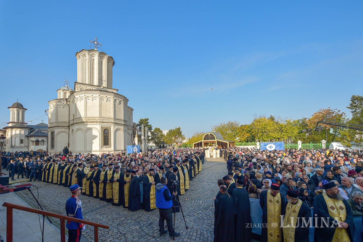 Chipurile luminate ale credincioșilor, frumusețea hramului 130512