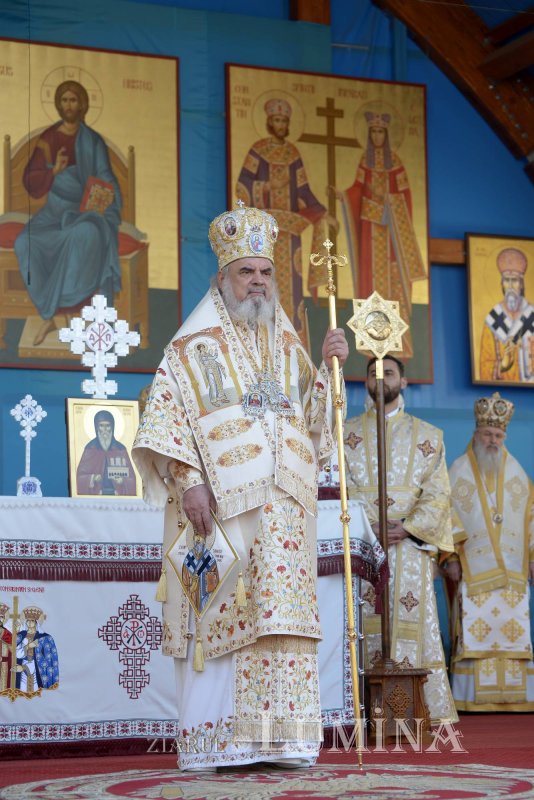 Chipurile luminate ale credincioșilor, frumusețea hramului 130515