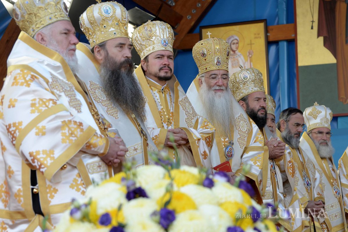 Chipurile luminate ale credincioșilor, frumusețea hramului 130516