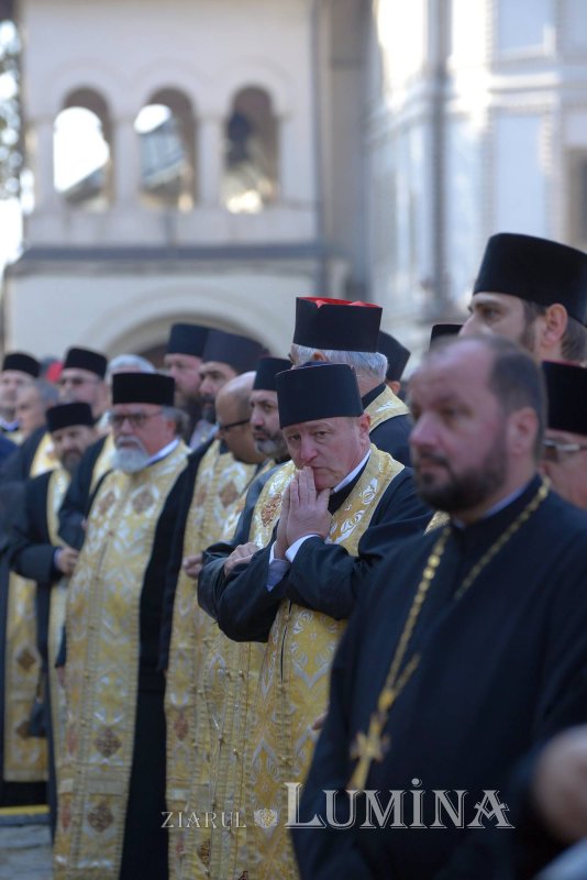 Chipurile luminate ale credincioșilor, frumusețea hramului 130523