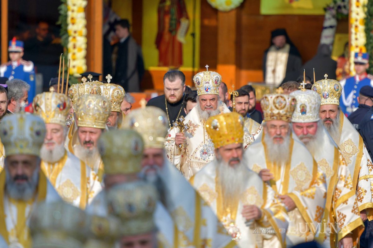 Chipurile luminate ale credincioșilor, frumusețea hramului 130524