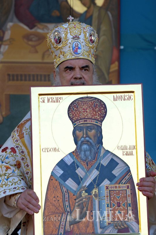 Chipurile luminate ale credincioșilor, frumusețea hramului 130532