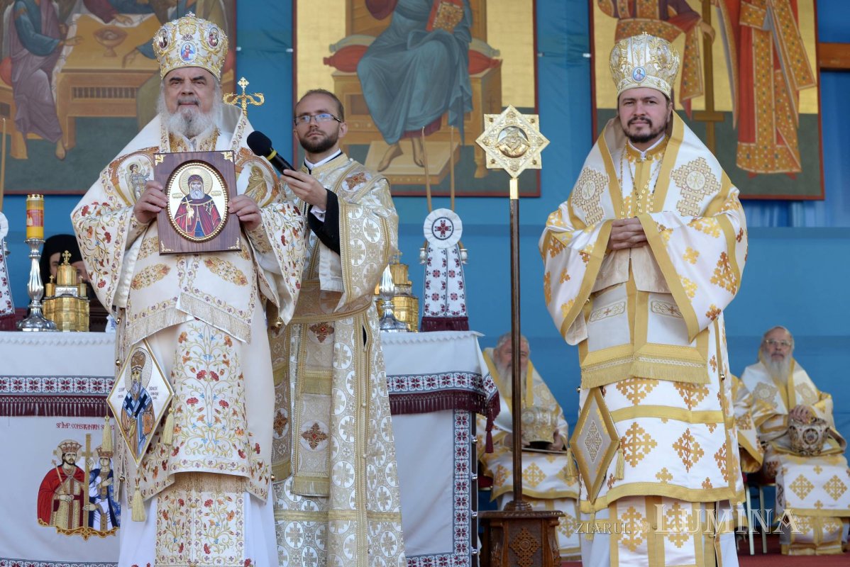 Chipurile luminate ale credincioșilor, frumusețea hramului 130534