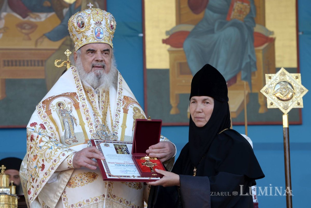 Chipurile luminate ale credincioșilor, frumusețea hramului 130538