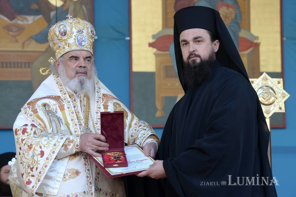 Chipurile luminate ale credincioșilor, frumusețea hramului 130539