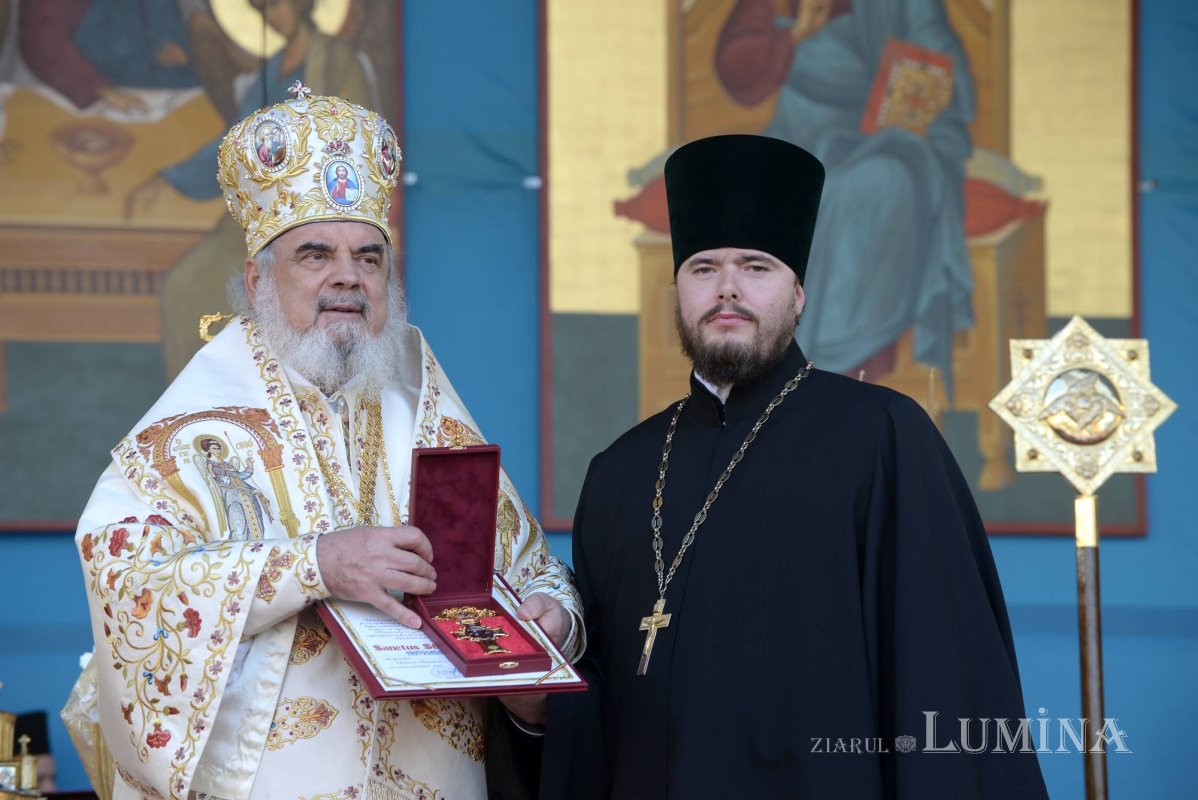 Chipurile luminate ale credincioșilor, frumusețea hramului 130541