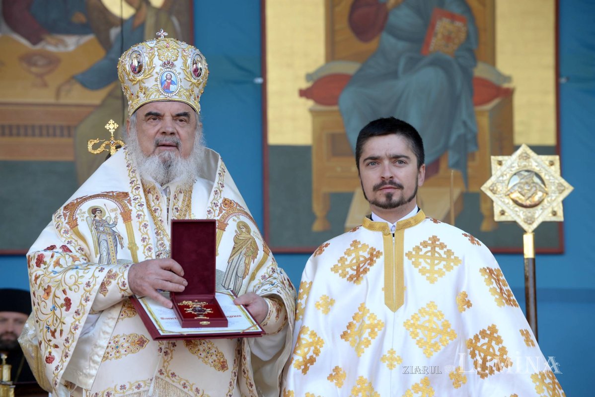 Chipurile luminate ale credincioșilor, frumusețea hramului 130542