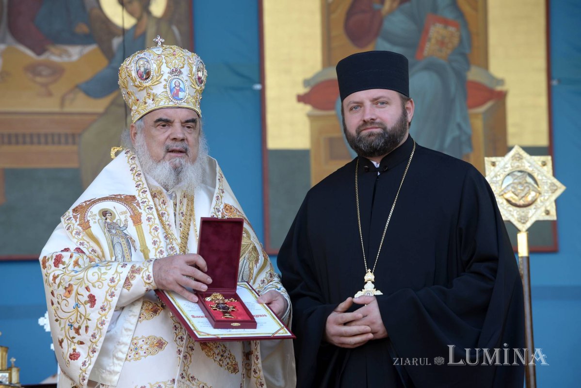 Chipurile luminate ale credincioșilor, frumusețea hramului 130543