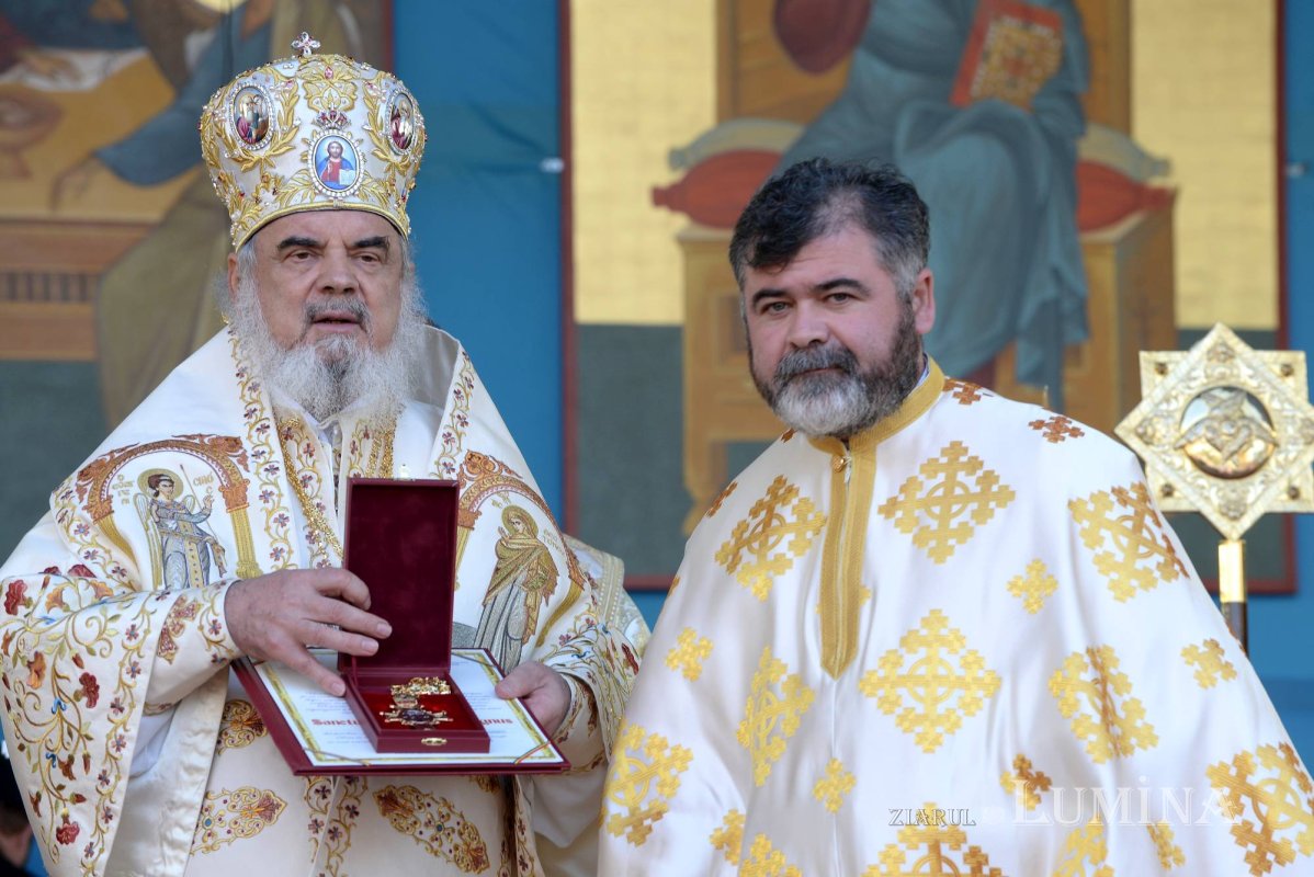 Chipurile luminate ale credincioșilor, frumusețea hramului 130544