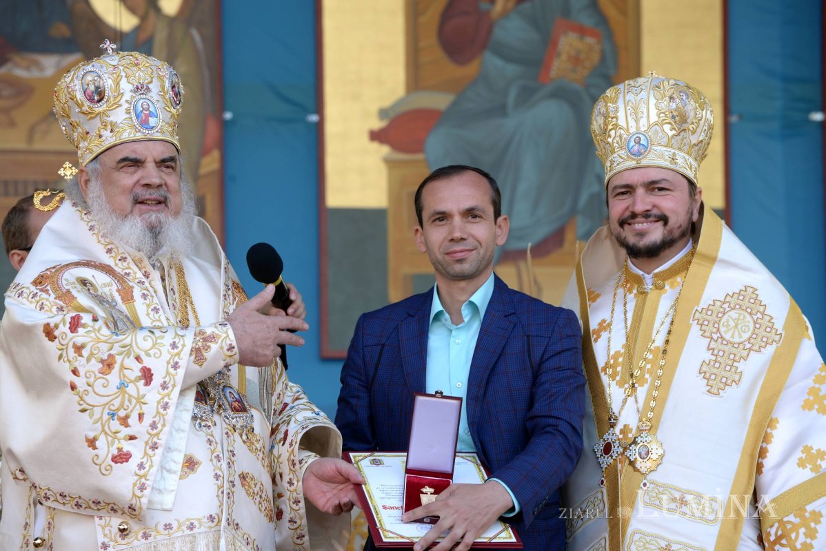 Chipurile luminate ale credincioșilor, frumusețea hramului 130547