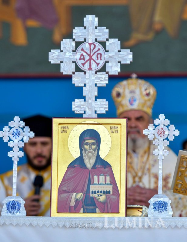 Chipurile luminate ale credincioșilor, frumusețea hramului 130551