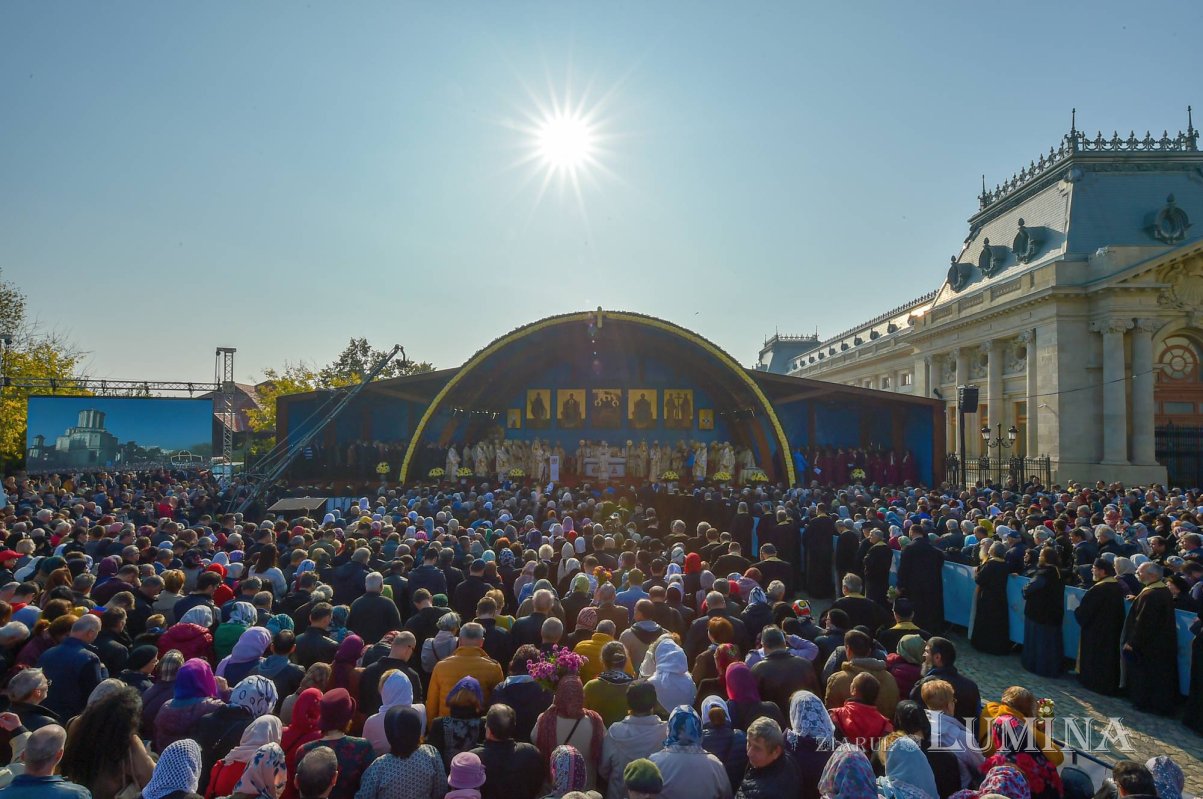 Chipurile luminate ale credincioșilor, frumusețea hramului 130553