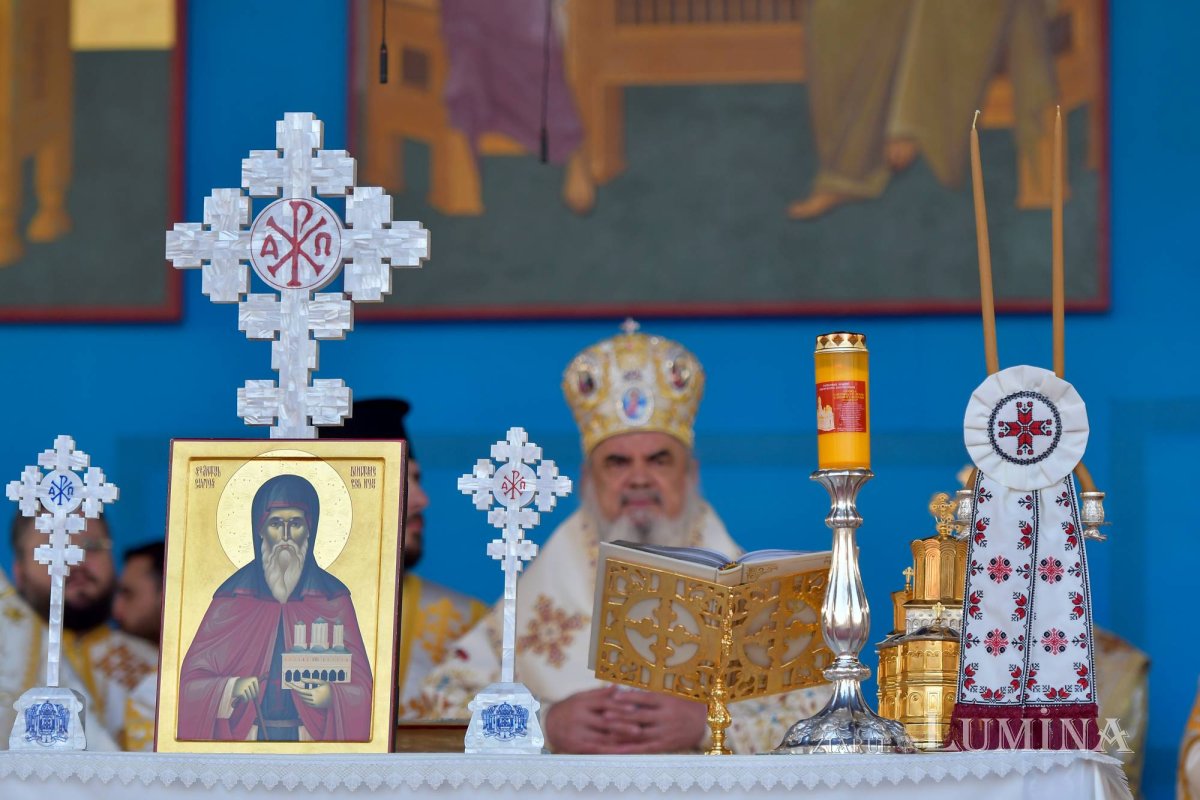 Chipurile luminate ale credincioșilor, frumusețea hramului 130554