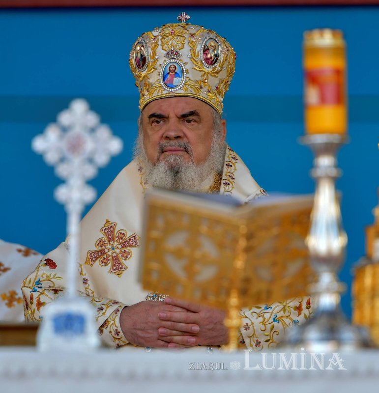 Chipurile luminate ale credincioșilor, frumusețea hramului 130556