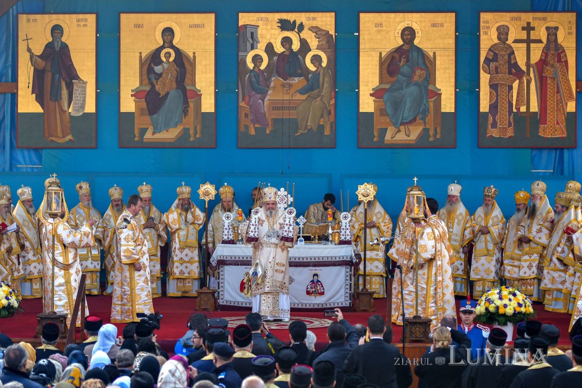 Chipurile luminate ale credincioșilor, frumusețea hramului 130561