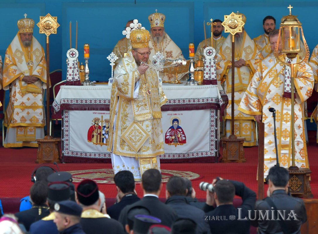 Chipurile luminate ale credincioșilor, frumusețea hramului 130564