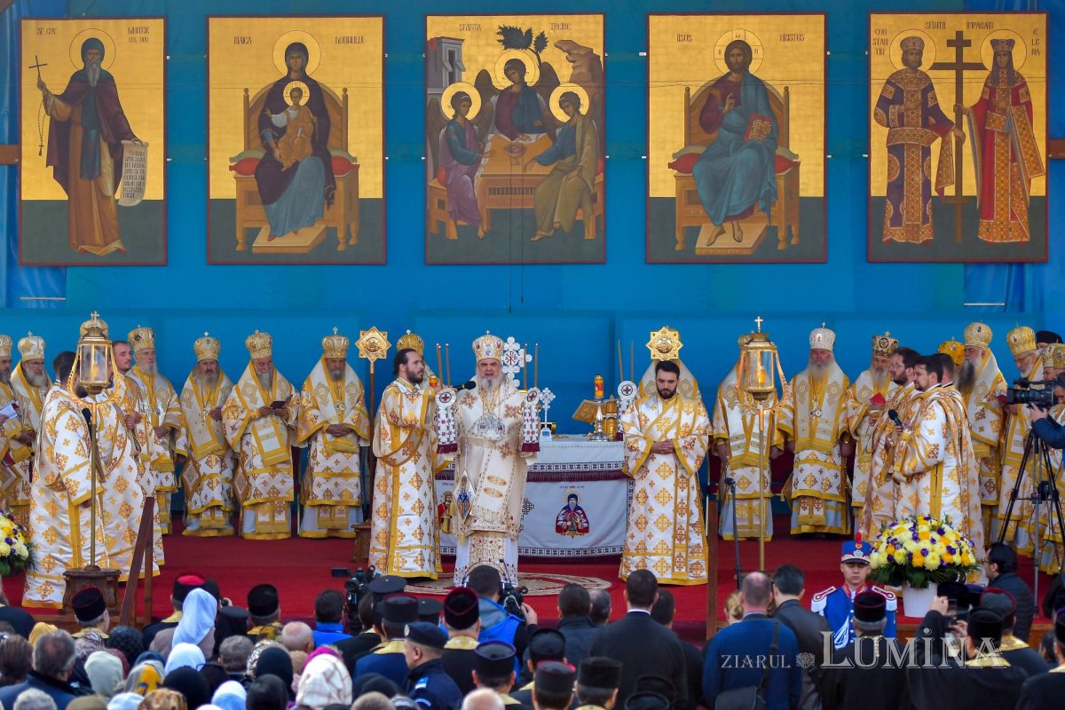 Chipurile luminate ale credincioșilor, frumusețea hramului 130571