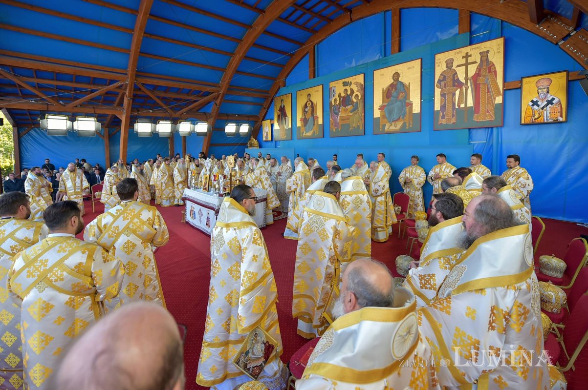 Chipurile luminate ale credincioșilor, frumusețea hramului 130573