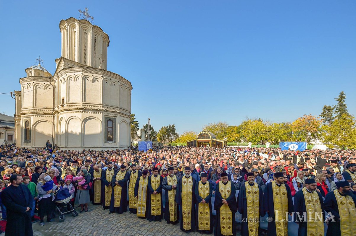 Chipurile luminate ale credincioșilor, frumusețea hramului 130576