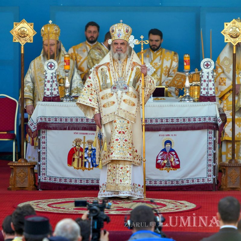 Chipurile luminate ale credincioșilor, frumusețea hramului 130582