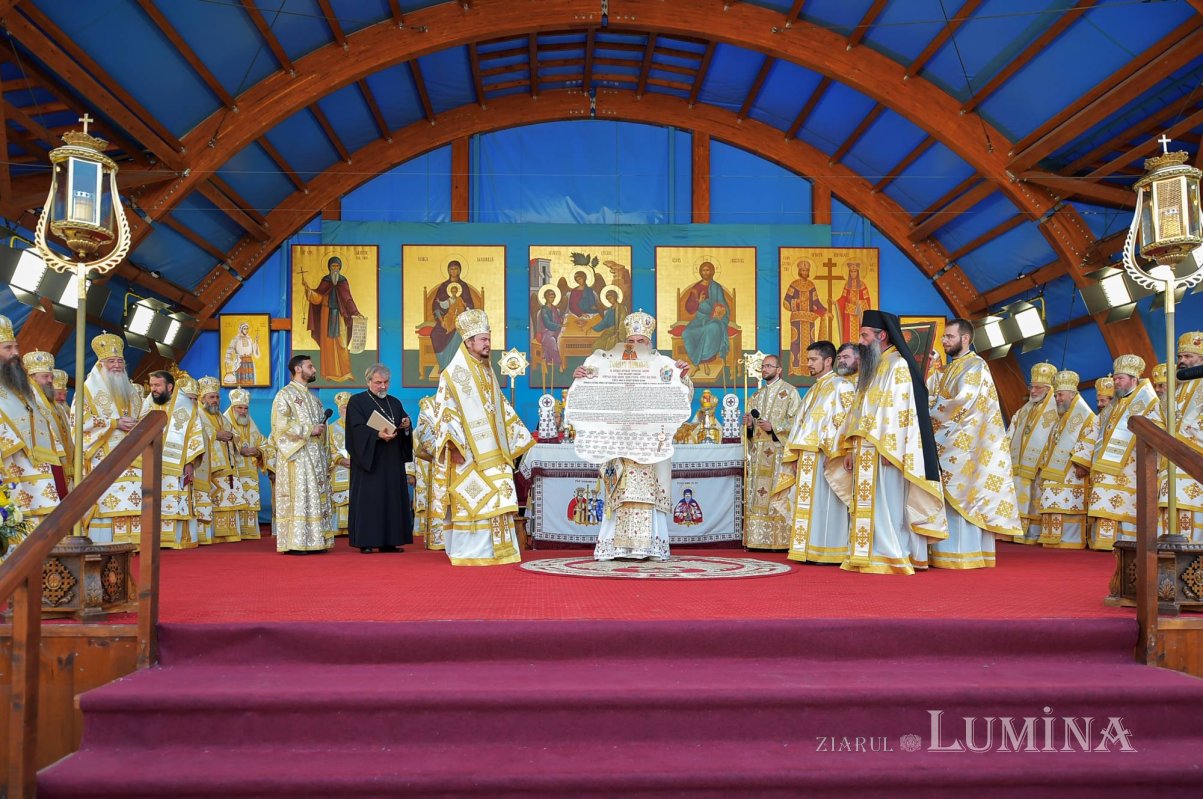 Chipurile luminate ale credincioșilor, frumusețea hramului 130584