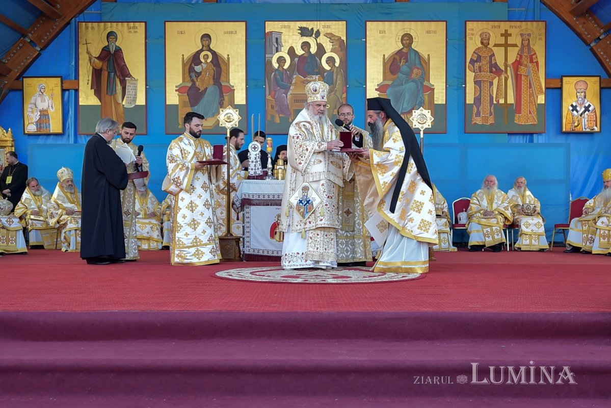 Chipurile luminate ale credincioșilor, frumusețea hramului 130585