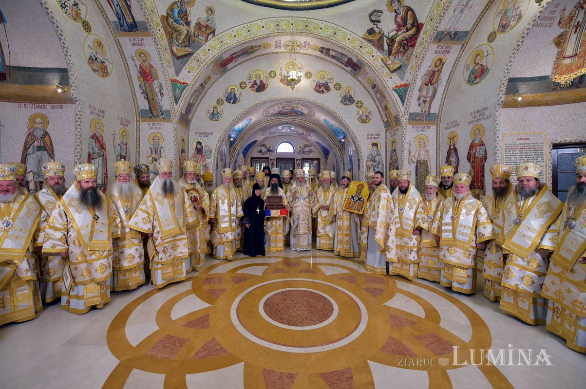 Chipurile luminate ale credincioșilor, frumusețea hramului 130589