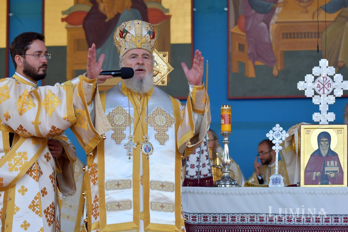 Chipurile luminate ale credincioșilor, frumusețea hramului 130593