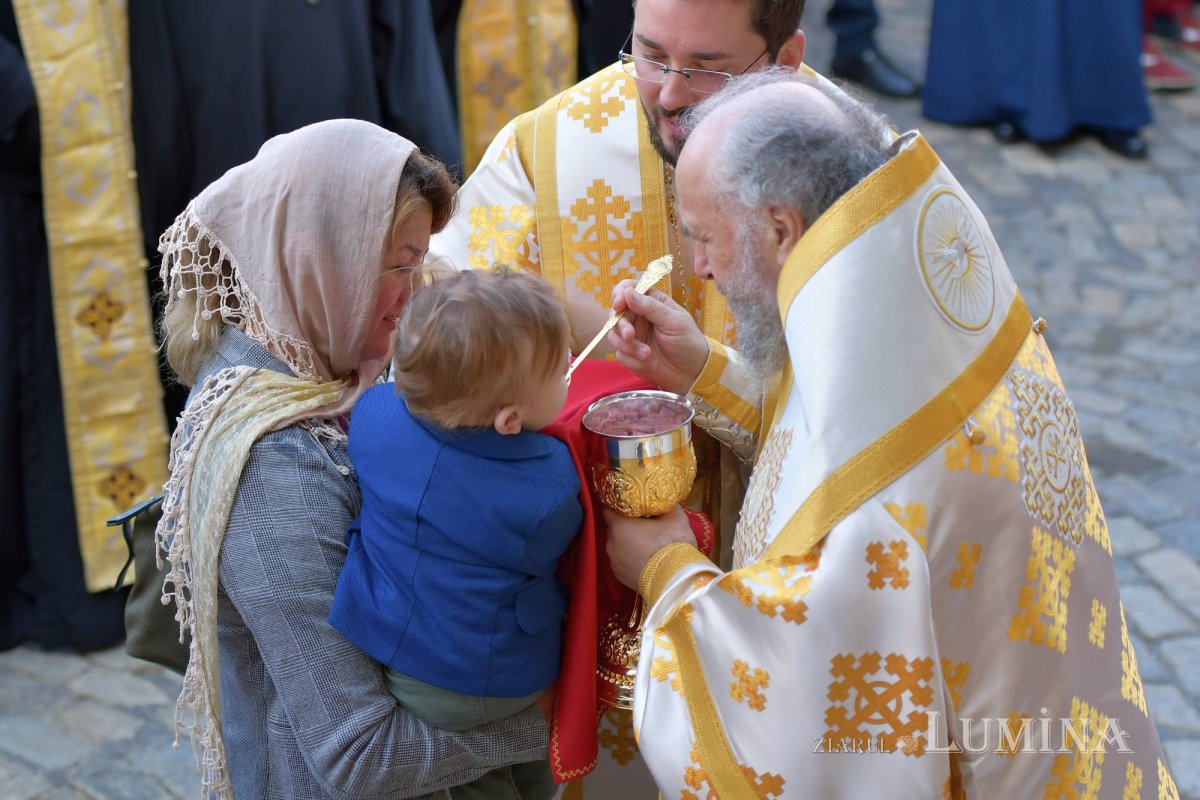 Chipurile luminate ale credincioșilor, frumusețea hramului 130595