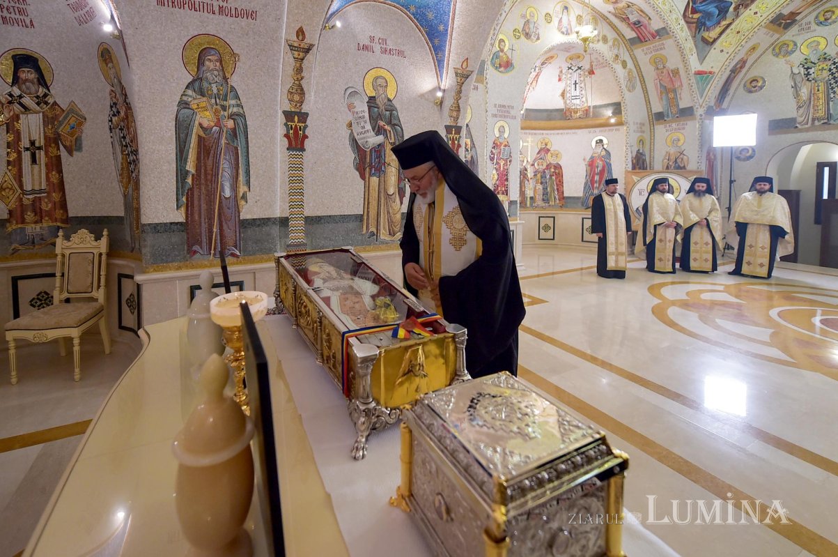 Plecarea moaştelor Sfinților Filofteia și Dionisie de pe Colina Patriarhiei  130888