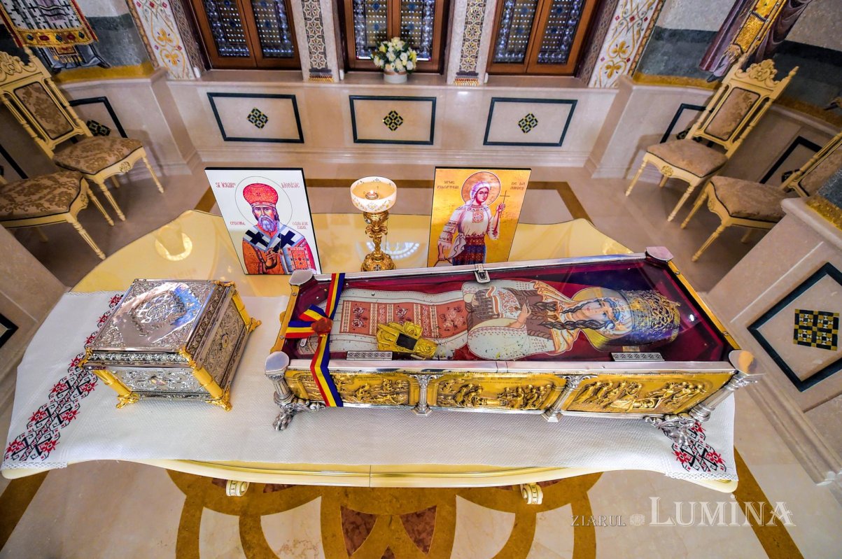 Plecarea moaştelor Sfinților Filofteia și Dionisie de pe Colina Patriarhiei  130889