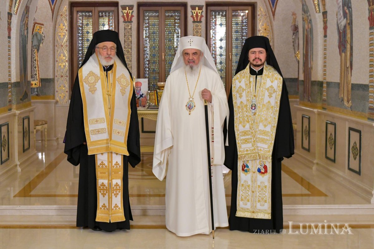 Plecarea moaştelor Sfinților Filofteia și Dionisie de pe Colina Patriarhiei  130895