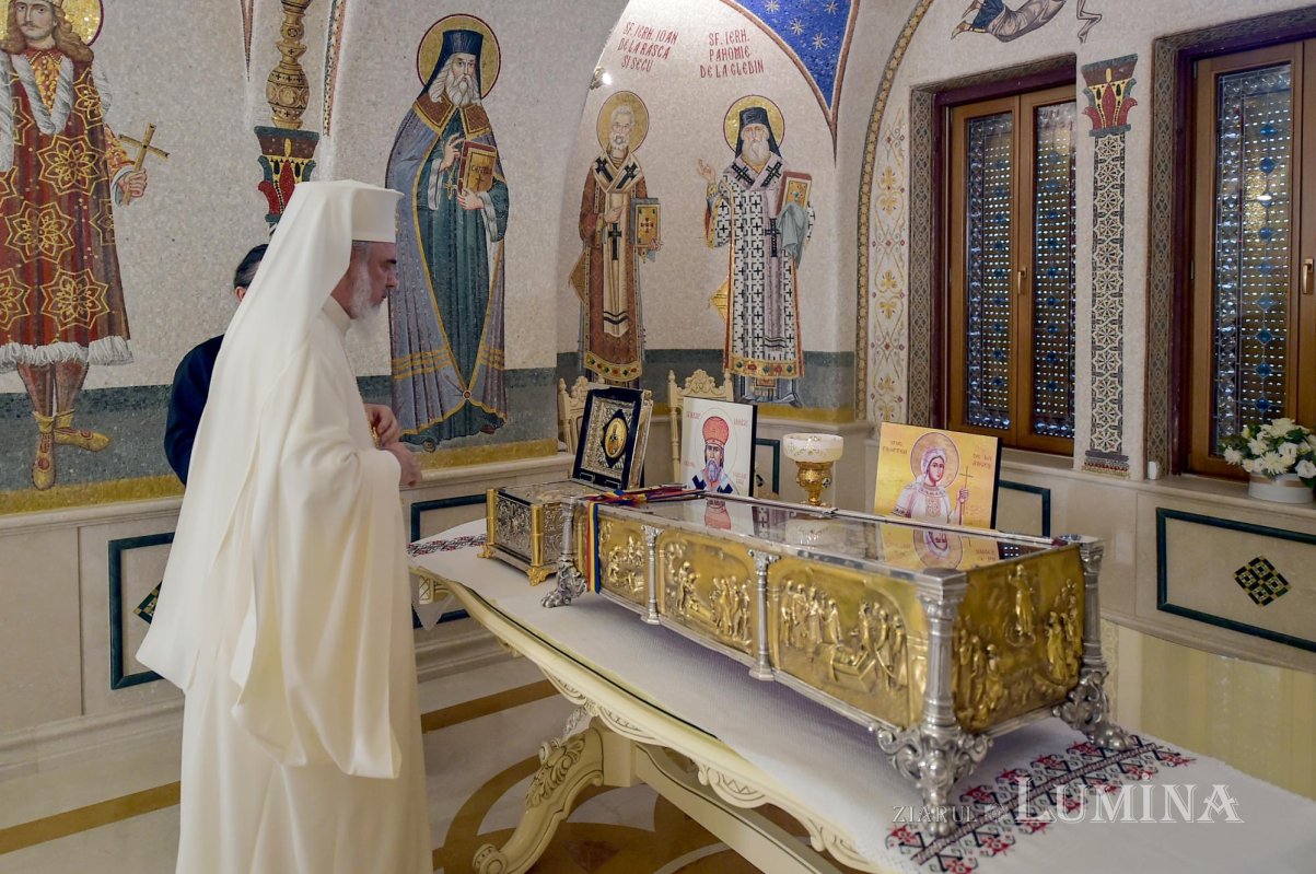 Plecarea moaştelor Sfinților Filofteia și Dionisie de pe Colina Patriarhiei  130897