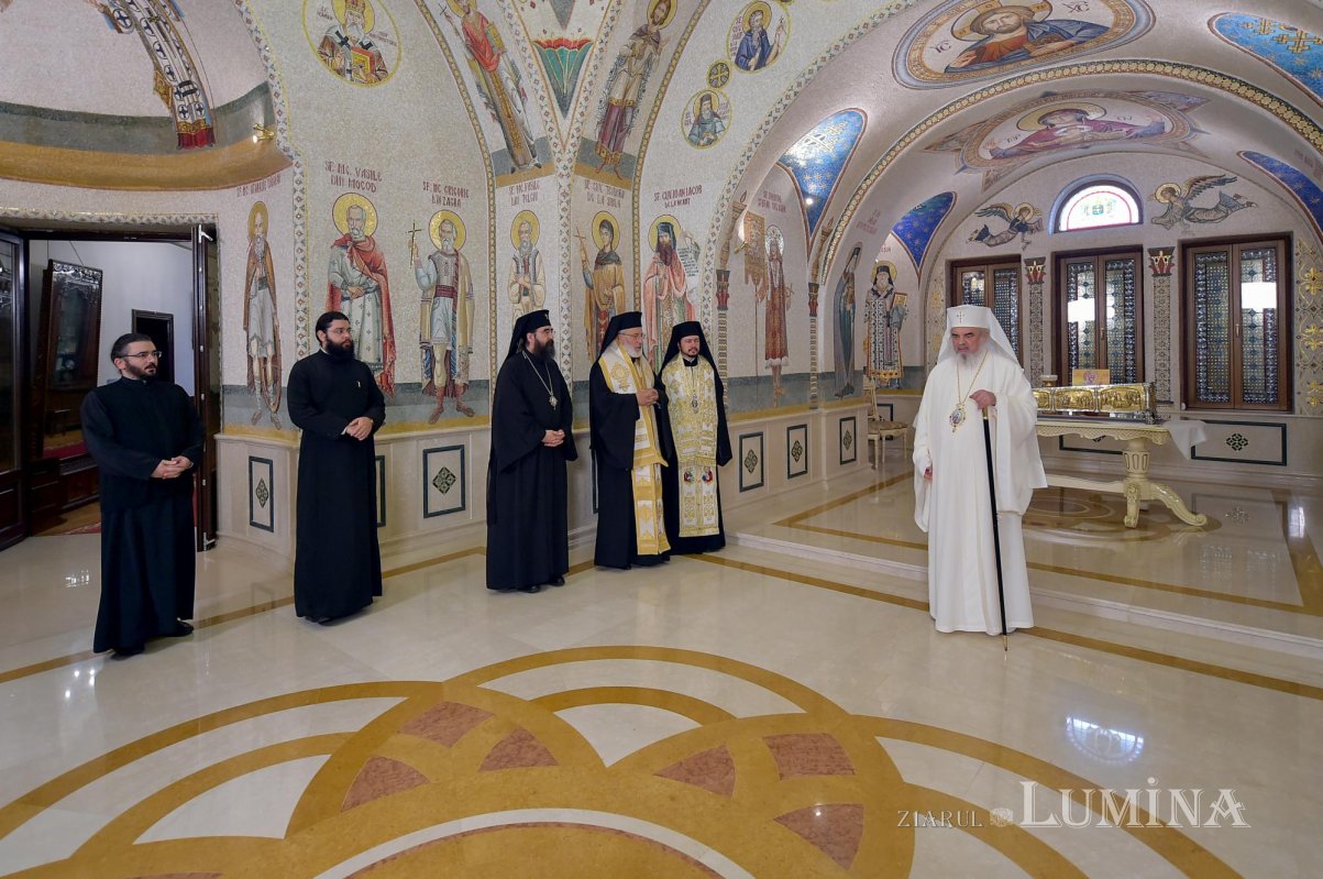 Plecarea moaştelor Sfinților Filofteia și Dionisie de pe Colina Patriarhiei  130898