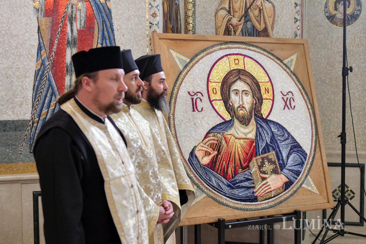 Plecarea moaştelor Sfinților Filofteia și Dionisie de pe Colina Patriarhiei  130899