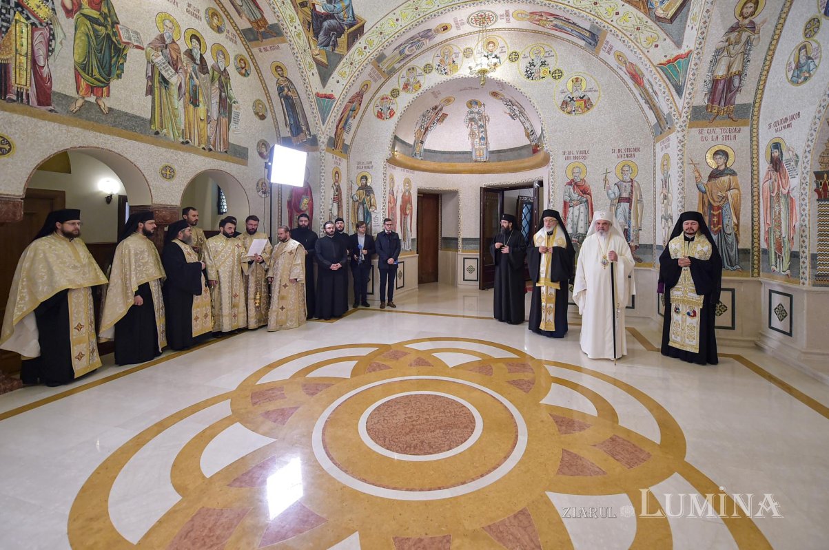 Plecarea moaştelor Sfinților Filofteia și Dionisie de pe Colina Patriarhiei  130904