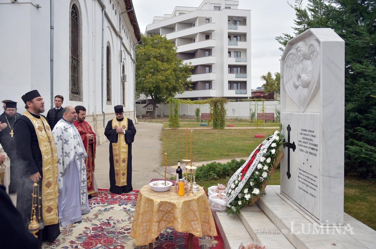 Slujbe de pomenire pentru victimele de la clubul Colectiv 130999