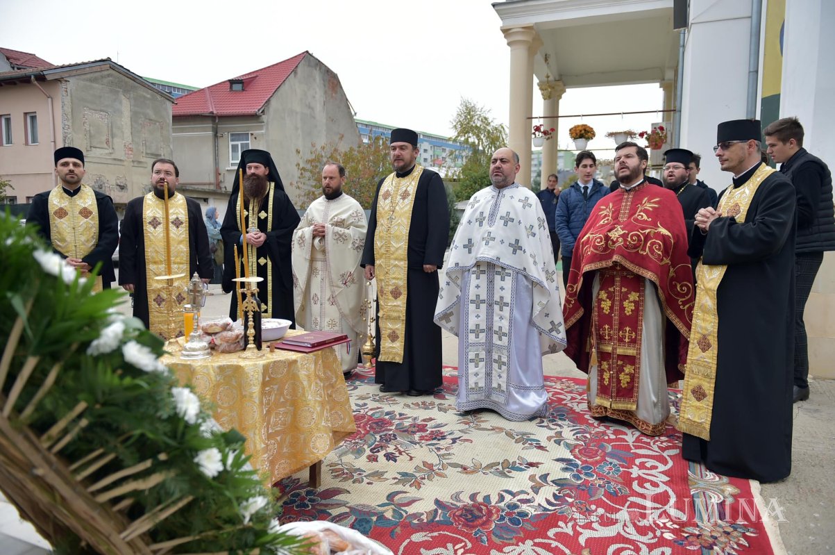 Slujbe de pomenire pentru victimele de la clubul Colectiv 131000