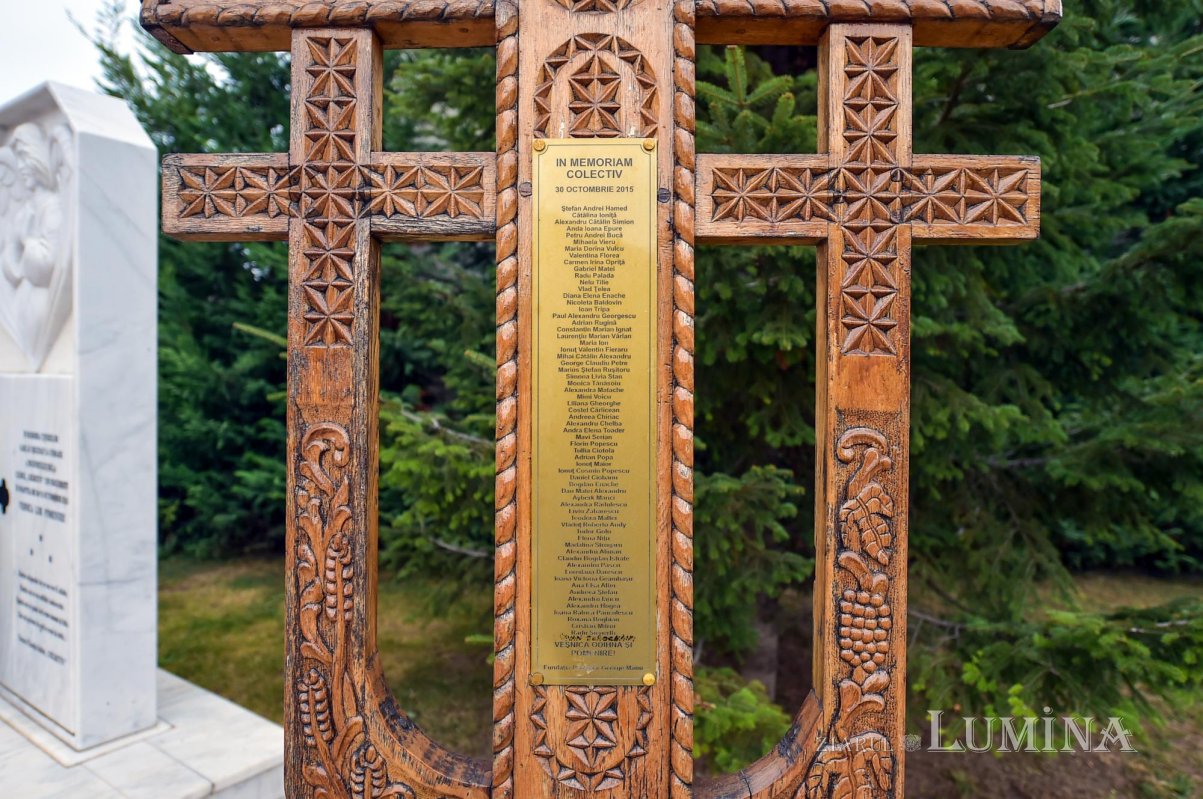 Slujbe de pomenire pentru victimele de la clubul Colectiv 131005