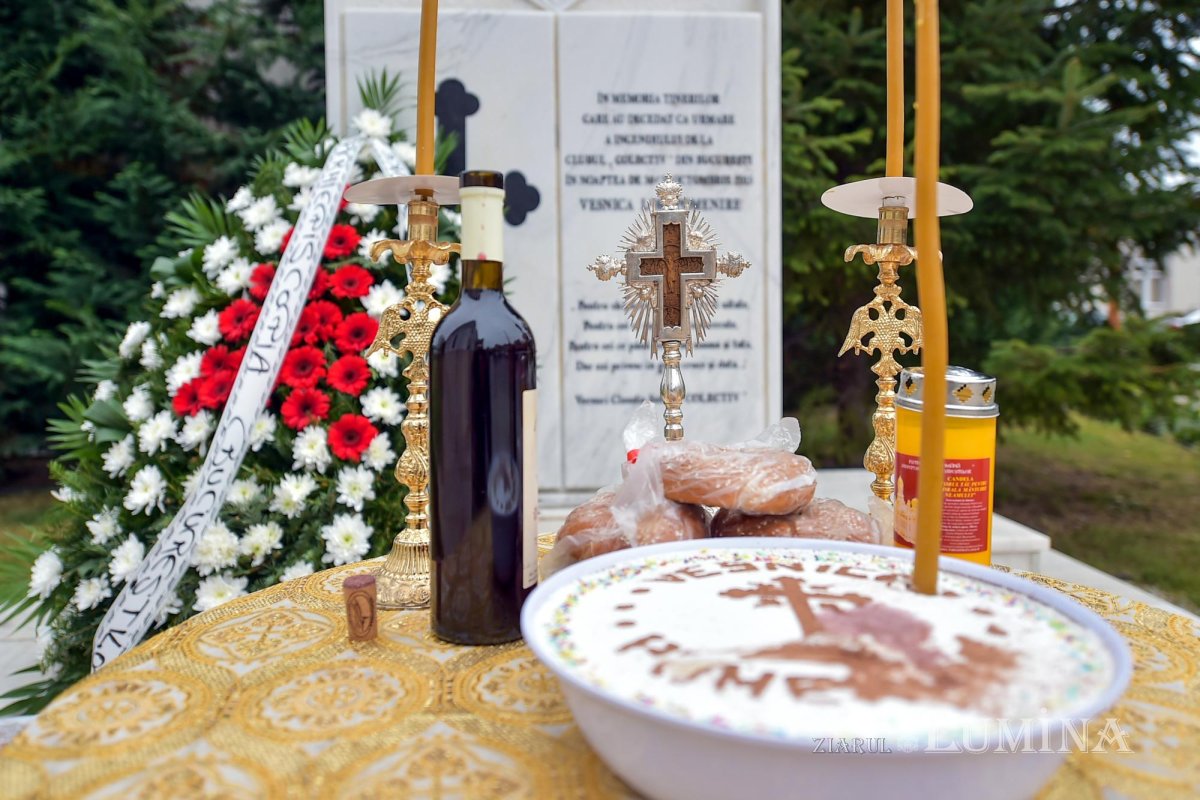 Slujbe de pomenire pentru victimele de la clubul Colectiv 131006